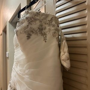 Bridal Gown brand new with tag off white/ ivory color